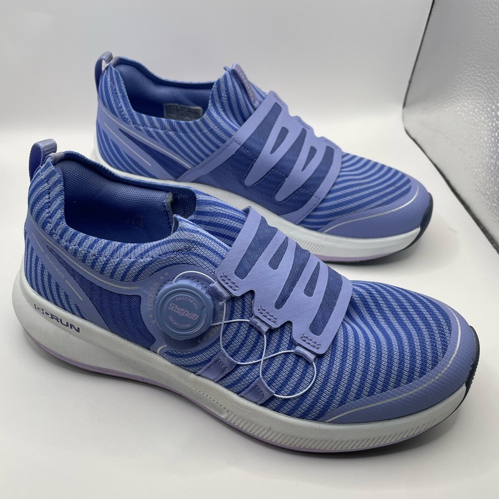 Size 7 Skechers Twist-Fit Sneakers